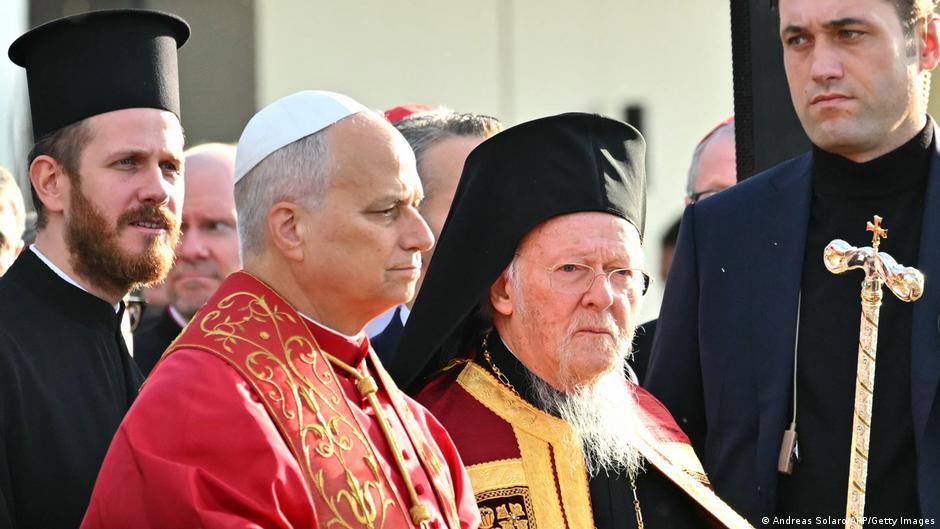 Папа римский и Вселенский патриарх хотят сблизить католиков и православных 1 74940624 403.jpg Deutsche Welle Вселенский патриарх, Папа Римский Лев XIV