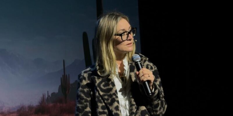 История эмиграции с улыбкой: премьера "Иностранки" в Кишиневе 1 74945755 403.jpg Deutsche Welle Кишинев