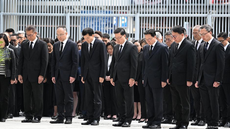 В Гонконге начался трехдневный траур по жертвам разрушительного пожара 1 74948554 403.jpg Deutsche Welle Гонконг