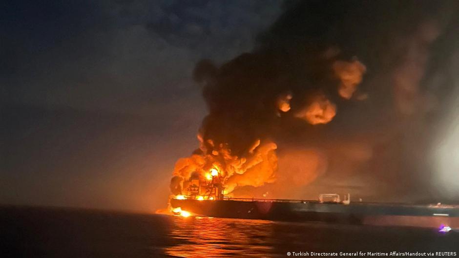 СМИ: Танкеры "теневого флота" РФ загорелись в результате атаки СБУ 1 74949850 403.jpg Deutsche Welle теневого, теневой флот России