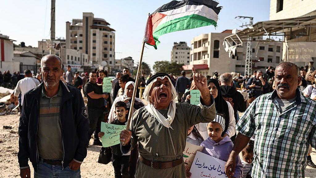 HRW обвинила Израиль в военных преступлениях, связанных с выселением палестинцев на Западном берегу 1 7622c5f0 c602 11f0 9c13 f920cfeeae8d.jpg Новости BBC HRW