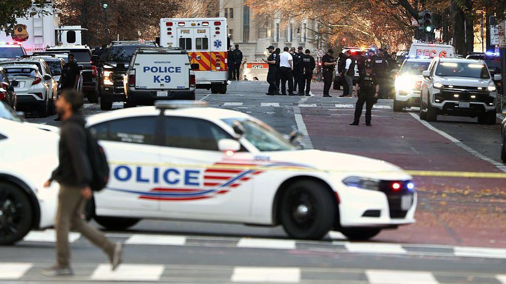 Стрельба в Вашингтоне недалеко от Белого дома: двое бойцов Нацгвардии в критическом состоянии, нападавший задержан 1 7bcb3fe0 cb08 11f0 b7a4 fb82e55d26db 11.jpg 11 Новости BBC Вашингтон