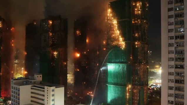 В Гонконге горит крупный жилой комплекс. Погибли не менее 13 человек 1 9b8df090 cad9 11f0 9e07 03807f90fdcf.png Новости BBC Гонконг