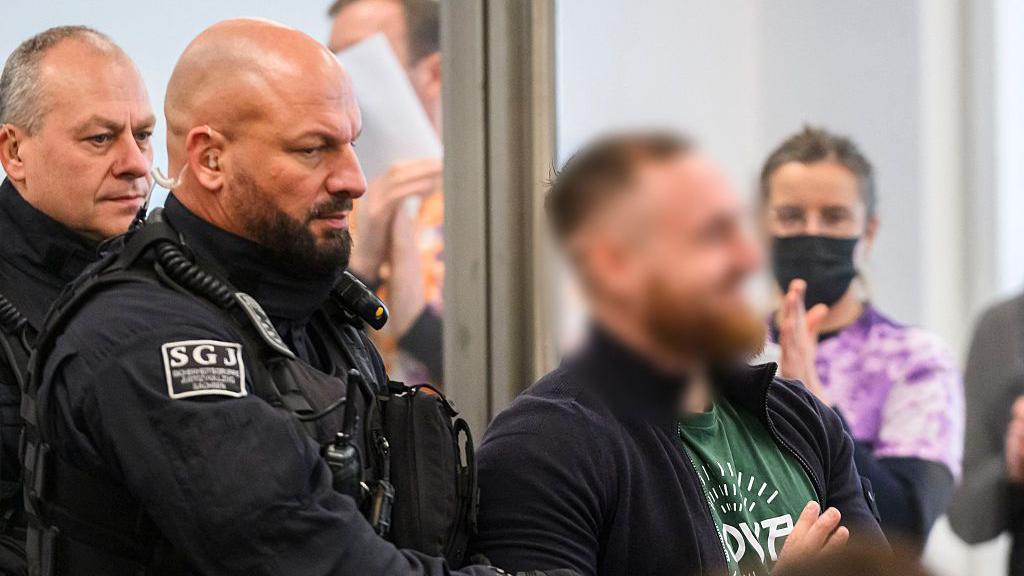 9e1173f0 ca25 11f0 97da d5d25c7170a0.jpg Новости BBC Антифа-Восток, банда с молотками, германия