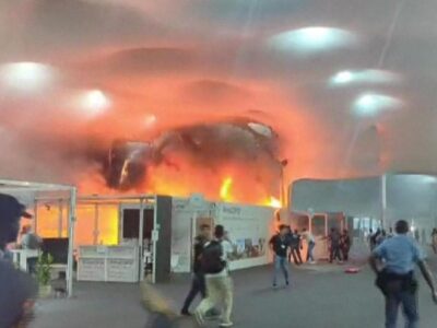 На климатической конференции COP30 в Бразилии вспыхнул пожар. Участников пришлось эвакуировать 4 a8b3dd70 c63d 11f0 a892 01d657345866.jpg Новости BBC пожар