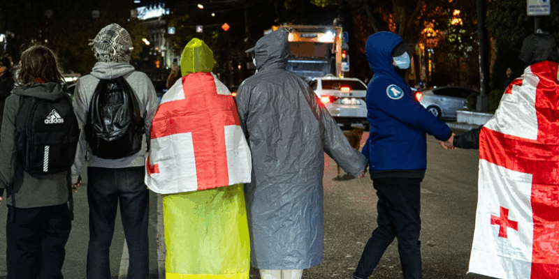 akcia 1 1 e1762028602306 новости акция протеста в тбилиси, задержания на акции протеста, Зураб Ментешашвили, МВД Грузии, перекрытие дороги