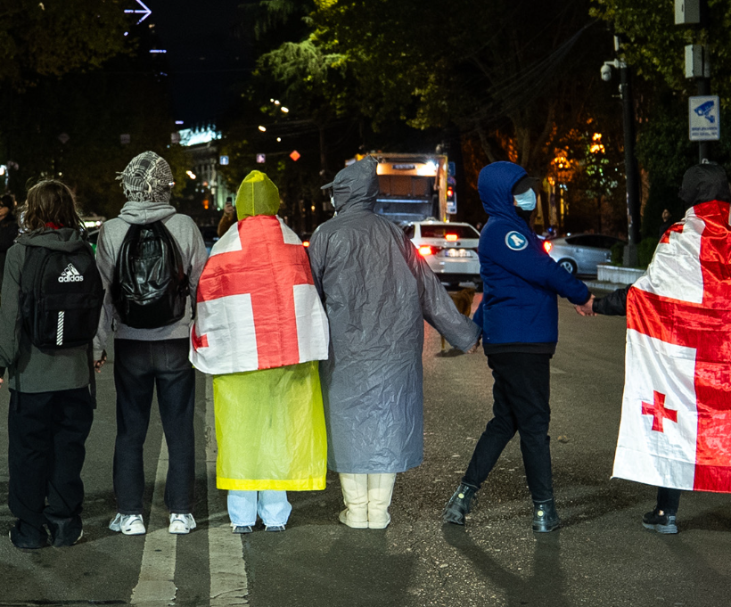 akcia 1 1 e1762028602306 новости акция протеста в тбилиси, задержания на акции протеста, Зураб Ментешашвили, МВД Грузии, перекрытие дороги