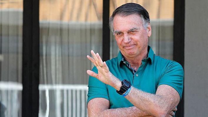 Болсонару начал отбывать 27-летний срок по делу о попытке переворота 1 ef052a90 ca6b 11f0 b92c 97eb76ce62cf.jpg Новости BBC Жаир Болсонару