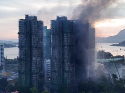 Число жертв пожара в жилом комплексе в Гонконге растет. По делу о пожаре задержаны три человека 2 f131a110 cb27 11f0 a892 01d657345866 3.jpg 3 Новости BBC Гонконг