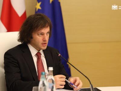 Премьер - об Eagle Hills: утверждение об "арабизации страны" - ложь, берем ответственность за интересы страны 2 kobaxidze kkkk irakli e1763279943281 новости Eagle Hills, Грузия-ОАЭ, инвестиция, Ираклий Кобахидзе, премьер Грузии