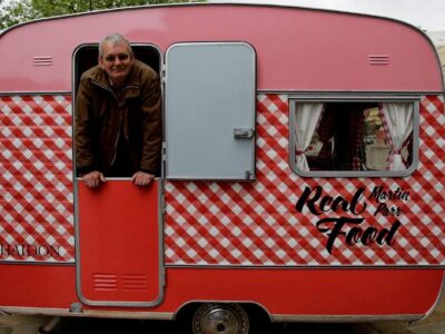 Умер Мартин Парр, культовый стрит-фотограф и летописец британского абсурда 9 19191d20 d46f 11f0 b331 5f24a4a7069f.jpg Новости BBC Мартин Парр