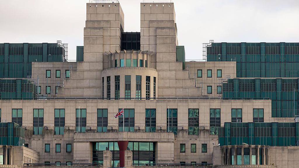 Редкое выступление главы британской разведки MI6: Россия экспортирует хаос и будет продолжать, пока Путина не остановят 1 2fc2cee0 d9a6 11f0 adaa f3e2bb1c1ebb.jpg Новости BBC Mi6, Блейз Метревели