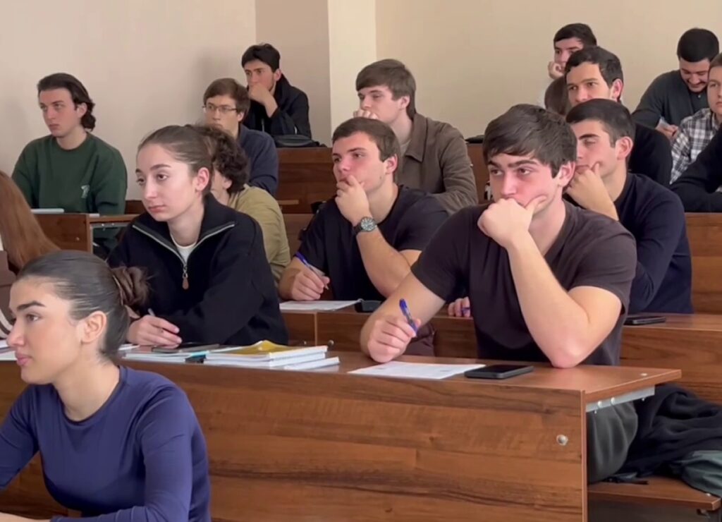 4b82080f714f6fa5f6267282e0296cfb xl новости Jam News, JamNews, абхазские студенты, воинский учет, война в Украине, Грузия-Россия