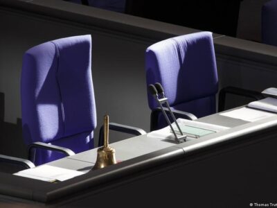 Ночные звонки и сталкер. Почему женщины ограничивают публичность 3 61209700 403.jpg Deutsche Welle женщины, сталкеры