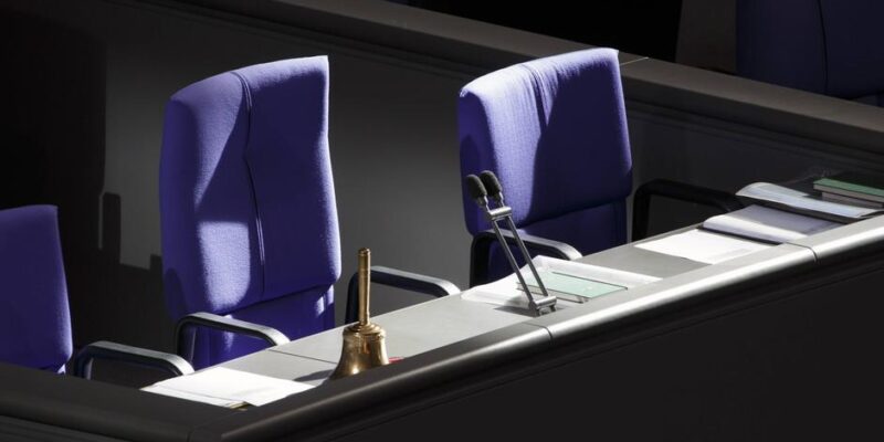 Ночные звонки и сталкер. Почему женщины ограничивают публичность 1 61209700 403.jpg Deutsche Welle женщины, сталкеры