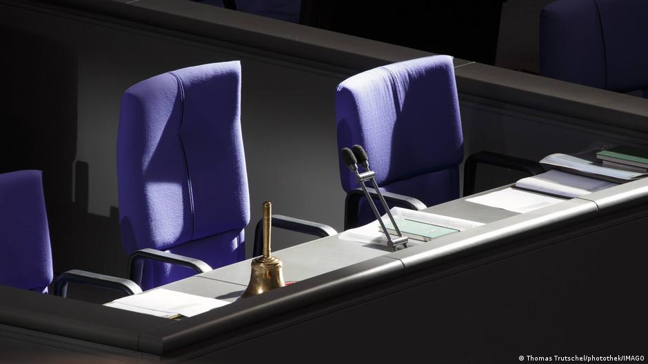 Ночные звонки и сталкер. Почему женщины ограничивают публичность 1 61209700 403.jpg Deutsche Welle женщины, сталкеры