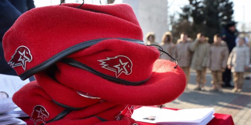 Кто милитаризирует украинских детей в оккупированной РФ Донецкой области 1 66353417 403.jpg Deutsche Welle дети