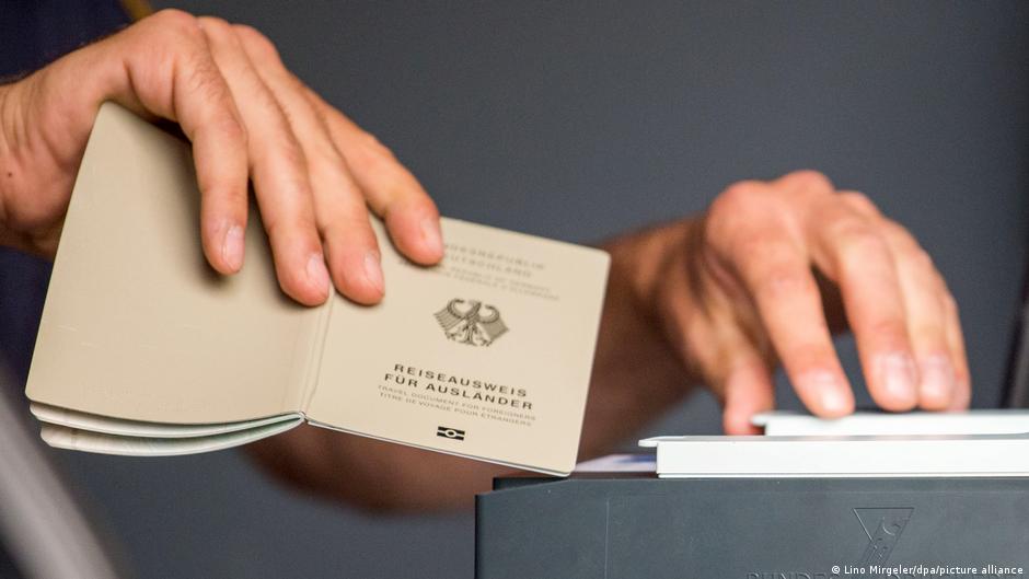 Как белорусские дети получают документы за границей 1 67225873 403.jpg Deutsche Welle Беларусь