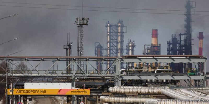 Украинские дроны девятый раз за год ударили по НПЗ "Роснефти" 1 68518799 403.jpg Deutsche Welle роснефть