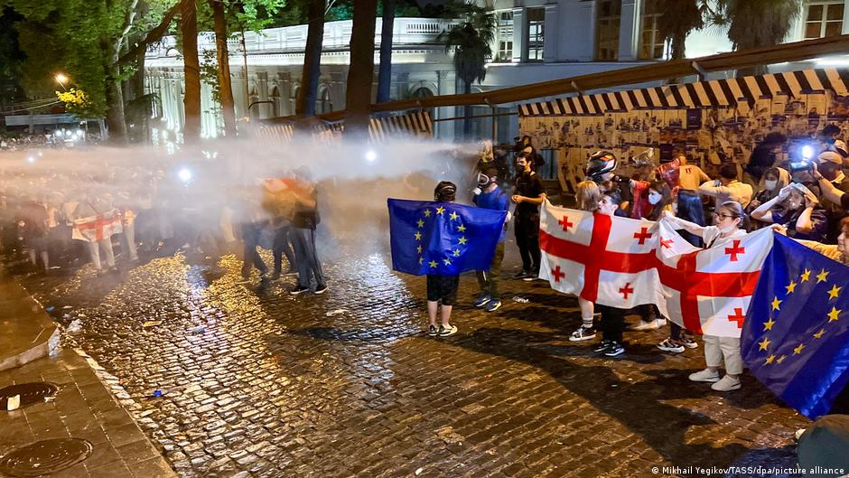 СМИ: Грузия могла применять химоружие для разгона антиправительственных протестов 1 68975343 403.jpg Deutsche Welle камит