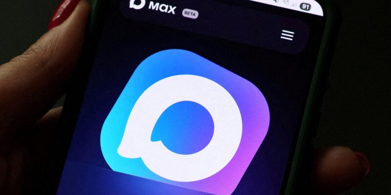 «Возмущаются, но тихо». Как школьников и родителей в России вынуждают установить госмессенджер Max 1 6bc0f990 d44b 11f0 ac6d 6bfa04025ec3 2.jpg 2 Новости BBC мессенджер Max