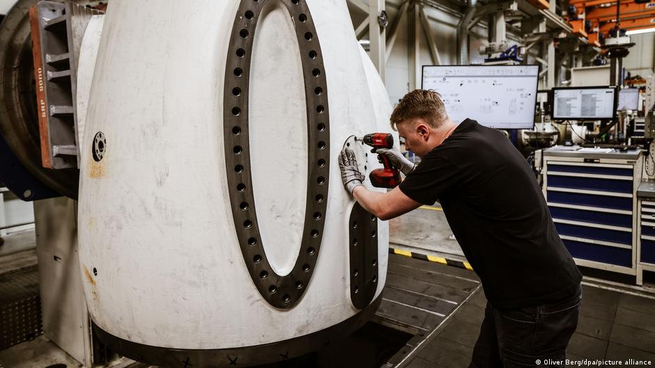 Опрос: средние предприятия в ФРГ ожидают экономический спад в 2026 году 1 70239816 403.jpg Deutsche Welle германия