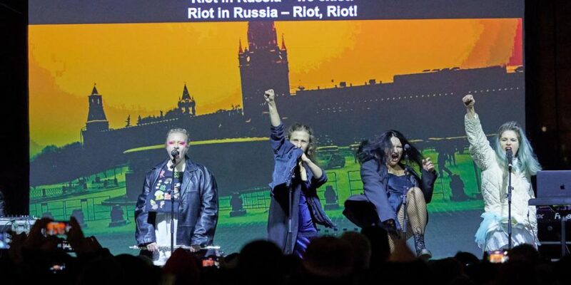 Панк-группу Pussy Riot в России признали "экстремистской" организацией 1 70753129 403.jpg Deutsche Welle Pussy Riot