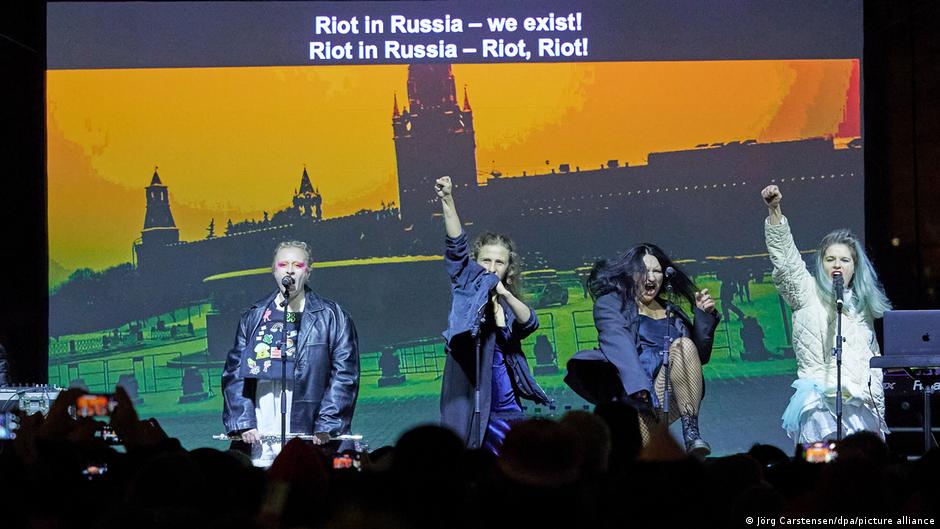 Панк-группу Pussy Riot в России признали "экстремистской" организацией 1 70753129 403.jpg Deutsche Welle Pussy Riot