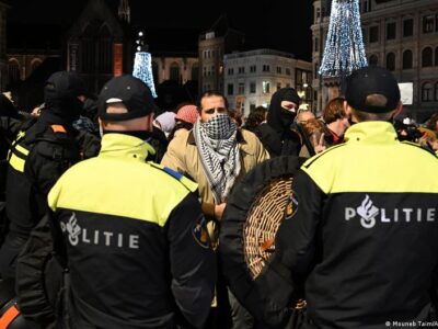 В Амстердаме - задержания в ходе протестов против выступления кантора ЦАХАЛ 2 70774164 403.jpg Deutsche Welle ЦАХАЛ