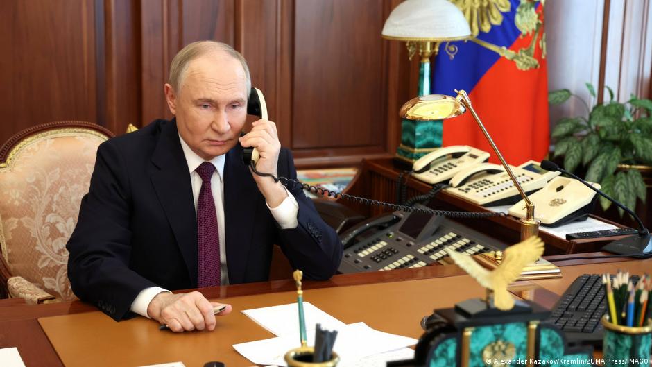 Путин анонсировал блокировку звонков из "недружественных" стран 1 72798751 403.jpg Deutsche Welle Владимир Путин