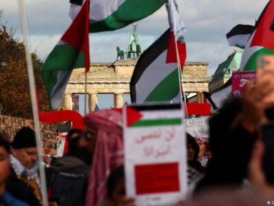 В Берлине оштрафовали мужчину за антиизраильский лозунг на демонстрации 4 74320108 403.jpg Deutsche Welle Берлин