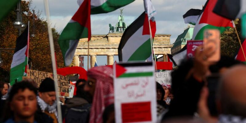 В Берлине оштрафовали мужчину за антиизраильский лозунг на демонстрации 1 74320108 403.jpg Deutsche Welle Берлин