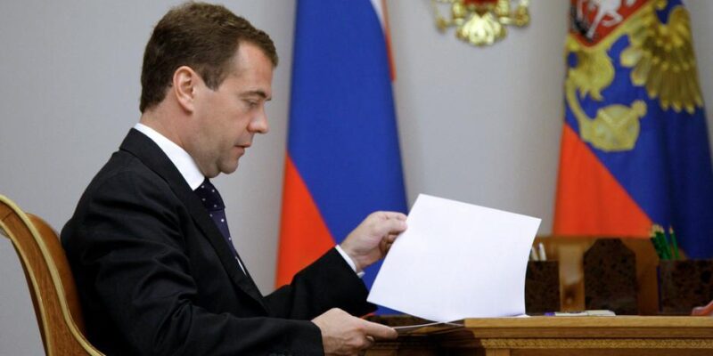 Медведев: Более 400 тысяч россиян подписали контракт с МО РФ в 2025 году 1 74730601 403.jpg Deutsche Welle Дмитрий Медведев