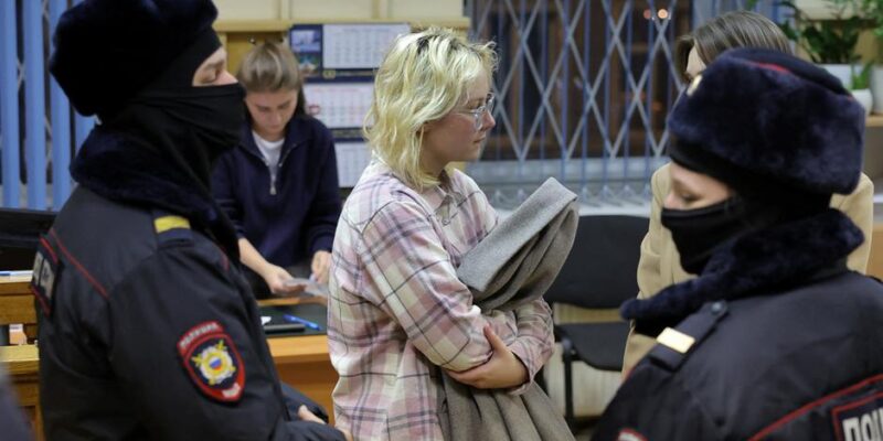 Покинувшие РФ музыканты "Стоптайма" дали уличный концерт в Ереване 1 74862624 403.jpg Deutsche Welle Музыканты