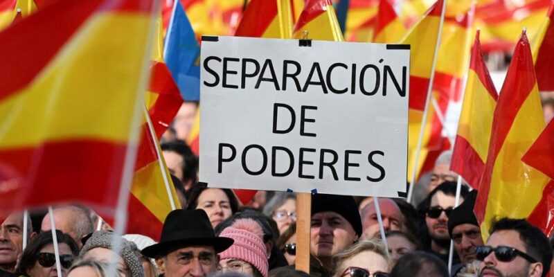 В Мадриде прошли массовые протесты против премьера Испании Санчеса 1 74960257 403.jpg Deutsche Welle коррупция, Мадрид