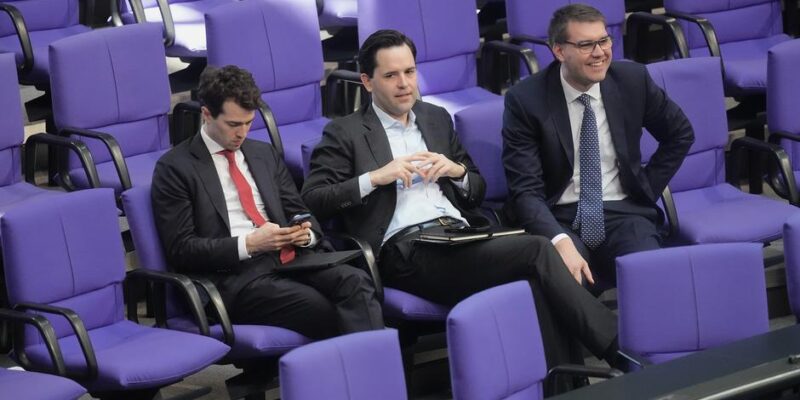 Молодые депутаты бундестага встряхнут немецкую политику? 1 74976723 403.jpg Deutsche Welle Бундестаг