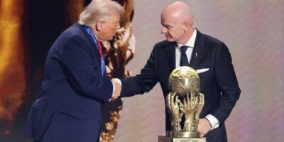 Трампу вручили новую премию мира Международной федерации футбола 7 75041523 403.jpg политика Дональд Трамп, премия