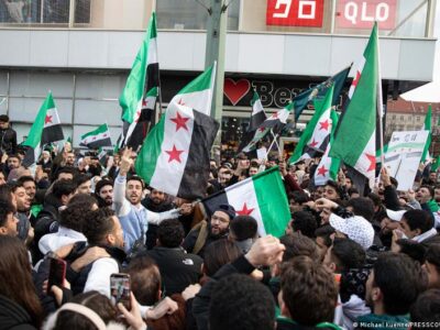 Тысячи сирийцев в Германии устроили празднования к годовщине свержения Асада 6 75053289 403.jpg Deutsche Welle сирийцы