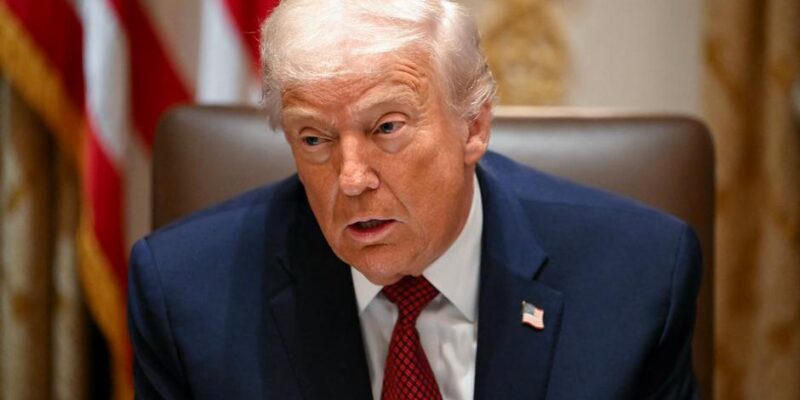 Трамп высказался за проведение президентских выборов в Украине 1 75072141 403.jpg Deutsche Welle выборы в Украине, Трамп-Зеленский