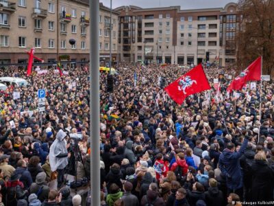 В Вильнюсе прошла многотысячная акция в защиту общественного вещателя LRT 4 75082856 403.jpg Deutsche Welle LRT