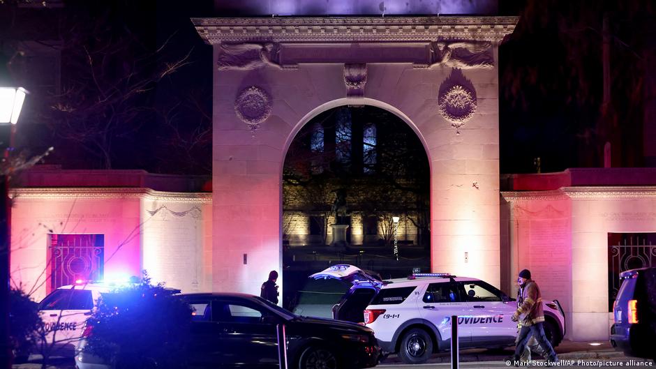 Стрельба в Брауновском университете в США: двое убиты, девять ранены 1 75148830 403.jpg Deutsche Welle Брауновский университет