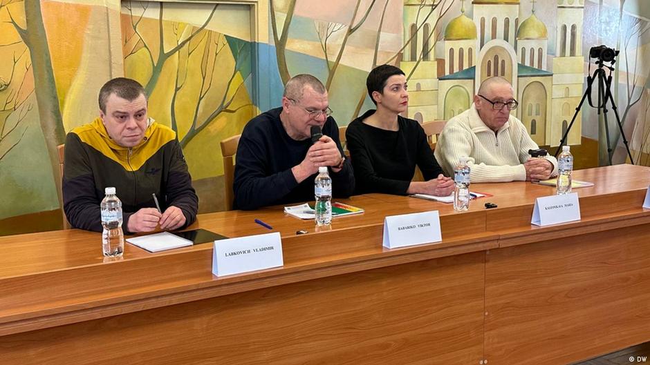 Освобожденные белорусы призвали бороться за свободу других узников режима 1 75152166 403.jpg Deutsche Welle Беларусь, политзаключенные