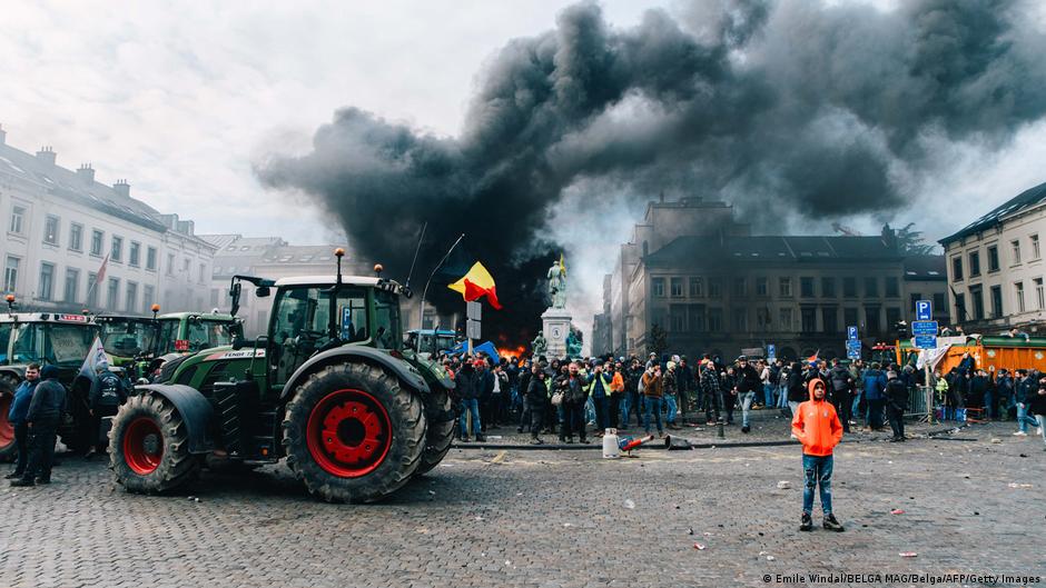 Протесты против соглашения с Латинской Америкой в Брюсселе закончились беспорядками 1 75225044 403.jpg Deutsche Welle протесты
