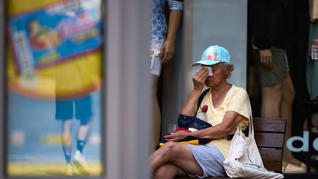 В ожидании экстремальной жары в Испании оборудуют сеть климатических убежищ 1 8633a530 db7a 11f0 b5d0 e9a8f87cff6a.jpg Новости BBC Испания