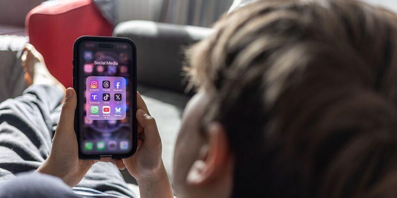 В Австралии вступил в силу запрет на социальные сети для детей младше 16 лет 1 8f76fb40 d51e 11f0 bcd9 dfa03dcb719b 1.jpg 1 Новости BBC Австралия