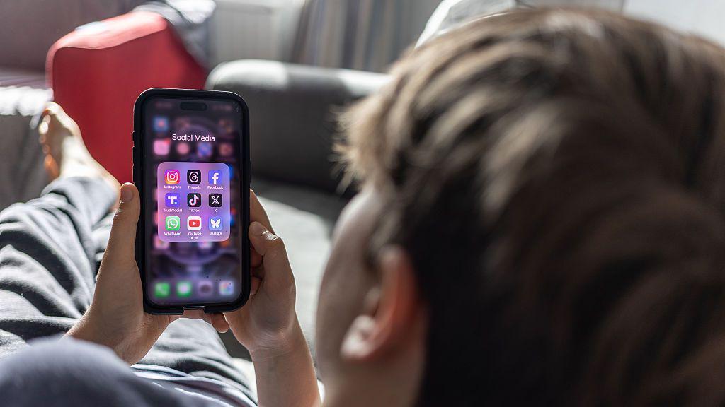 В Австралии вступил в силу запрет на социальные сети для детей младше 16 лет 1 8f76fb40 d51e 11f0 bcd9 dfa03dcb719b 1.jpg 1 Новости BBC Австралия