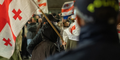 "Мечта" запретит митингующим перекрывать тротуары - "искусственно" 2 akcia radio tavisupleba политика административные правонарушения, акции протеста в Грузии, Грузинская мечта, закон "О собраниях и манифестациях", парламент Грузии, тротуар