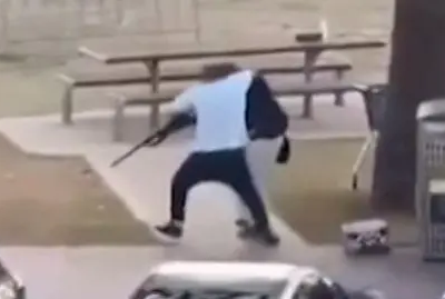 «Стопроцентный герой». Что говорят о мужчине, отобравшем оружие у стрелка в Сиднее 5 b95138b0 d959 11f0 868e 0f62139c139d 5.png 5 Новости BBC сидней