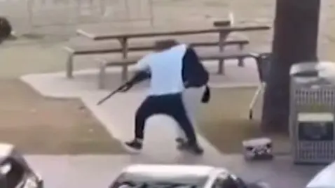 «Стопроцентный герой». Что говорят о мужчине, отобравшем оружие у стрелка в Сиднее 1 b95138b0 d959 11f0 868e 0f62139c139d 5.png 5 Новости BBC сидней