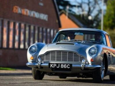 Aston Martin полвека ржавел у дома своего владельца — теперь он стоит миллион фунтов 7 cab641d0 cf0a 11f0 a892 01d657345866.jpg Новости BBC Aston Martin
